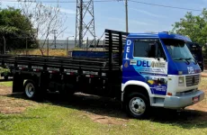 Transporte de máquinas com caminhão 3/4